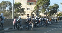 La majorité des écoles reçoit les enfants du Jardin d'enfants au baccalauréat, quelles que soient leur religion et les ressources familiales. Ainsi chrétiens et musulmans (30 %) apprennent à vivre, à grandir et à construire leur vie ensemble, dans la conn