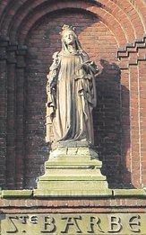 Noeux les Mines, statue de Ste Barbe (en facade de l'église Ste Barbe)