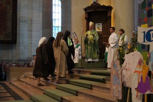 Remise du projet diocésain aux religieuses