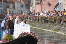 Procession sur l'eau