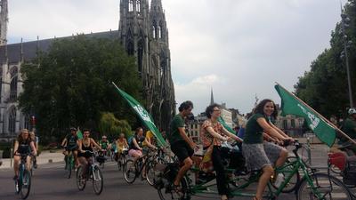 Le Tour Alternatiba lors de son passage Ã  Rouen