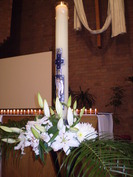 Le cierge pascal symbolise la lumiÃ¨re qui nous Ã©claire et nous montre le chemin