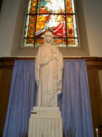  Statue en l'église Notre Dame en Cité