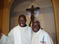 Mgr Kientega et l'abbé Eloi Romba